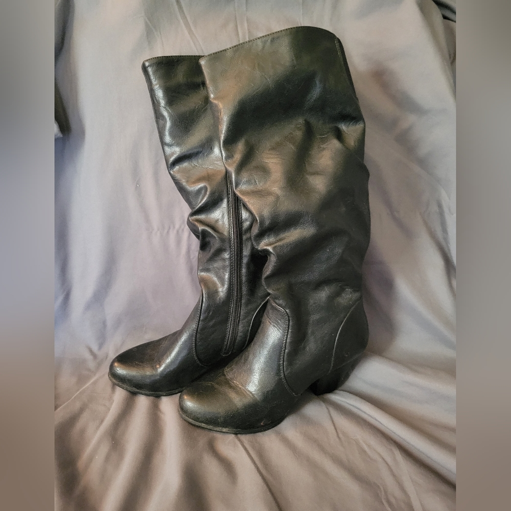 Slouchy heeled black boots